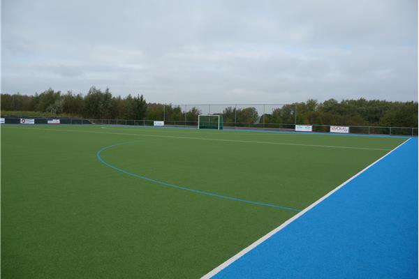 Aanleg kunstgras hockeyveld - Sportinfrabouw NV